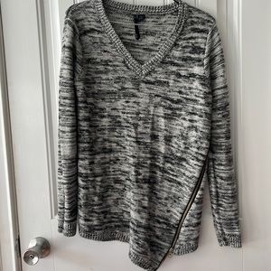 Sweater black/white size medium